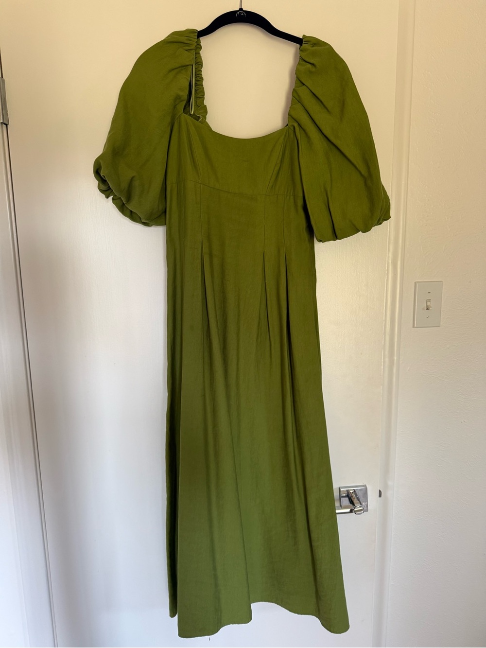 Green Linen puff sleeve gown